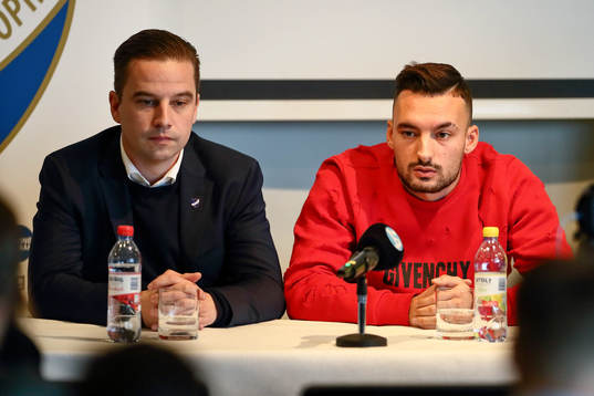 IFK Norrköpings nyförvärv Sead Haksabanovic intill