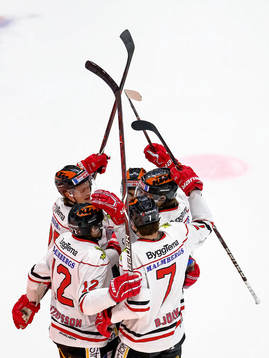 Örebros spelare jublar