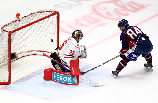 Mål 1-3 av Linköpings Jimmy Andersson förbi Örebros