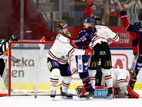 Linköpings Adam Brodecki jublar