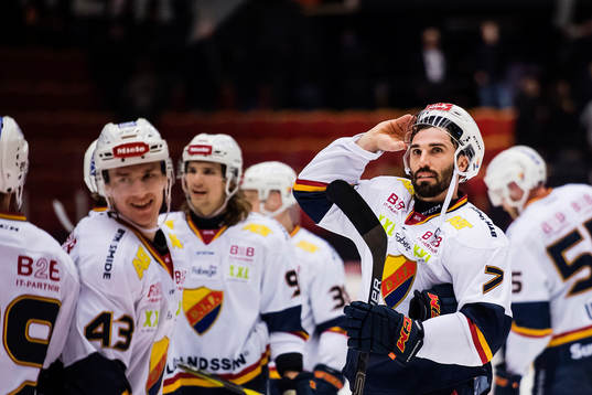 Djurgårdens Jason Garrison jublar