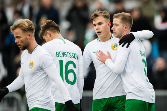 Hammarbys Dusan Jajic jublar tillsammans med Darijan Bojanic som gjort 0-2 för Hammarby