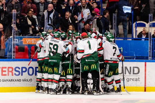 Frölundas spelare jublar