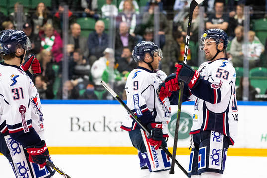 Linköpings Eddie Larsson jublar med lagkamrater