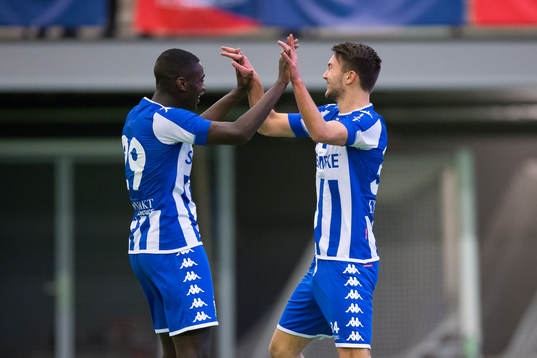 IFK Göteborgs Måns Saebbö jublar ihop med Adil Titi efter 2-0