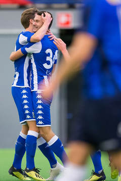 IFK Göteborgs Måns Saebbö jublar ihop med August