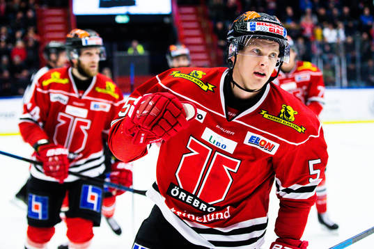 Örebros Gustav Backström jublar