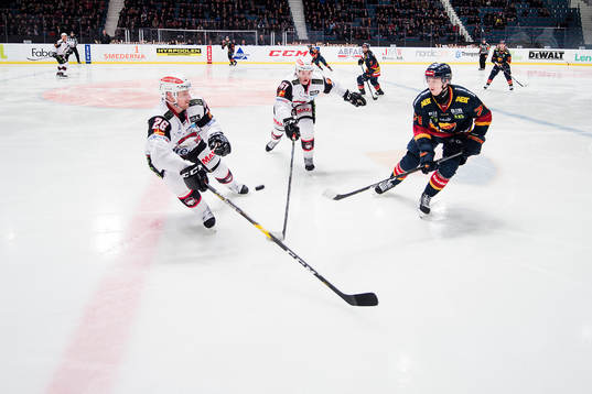 Malmö Redhawks Axel Wemmenborn och Emil Sylvegård mot