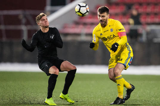 s Julian Larsson och Sundsvalls Carlos Gracia