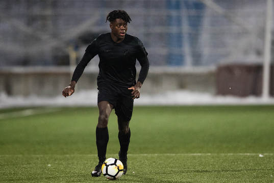 s Daniel Mushitu med bollen under träningsmatchen i fotboll mellan AIK och Sundsvall den 25 januari 2019 i Stockholm. 