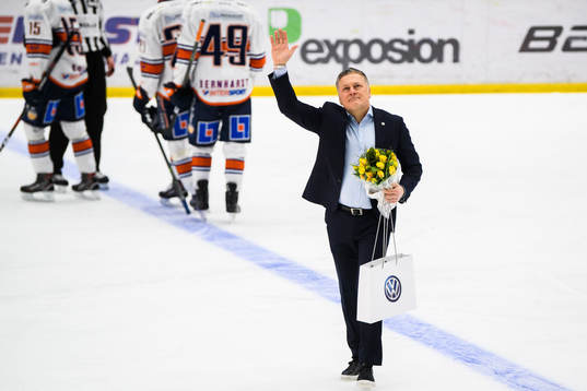 s tränare Stephan Lundh jublar