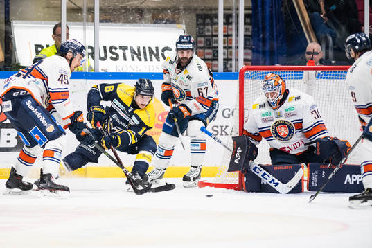 Växjös David Bernhardt, Linus Fröberg och målvakt