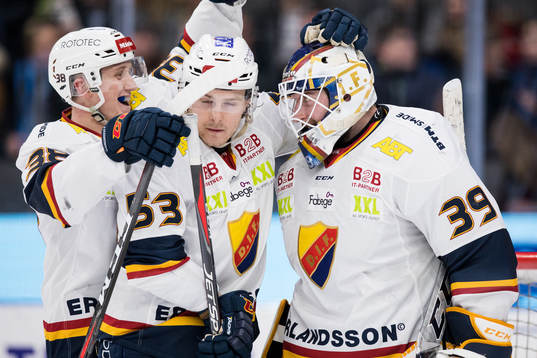 Djurgårdens Olle Alsing, Bobbo Petersson och målvakt Adam Reideborn jublar