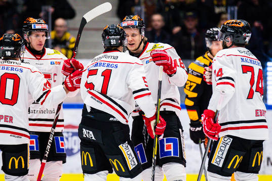 Örebros Rodrigo Abols och Kristian Näkyvä jublar