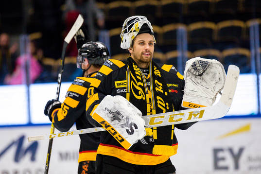 Skellefteås målvakt Mantas Armalis jublar