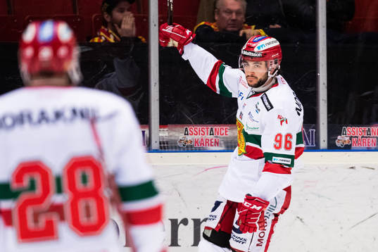 Moras Niki Petti jublar