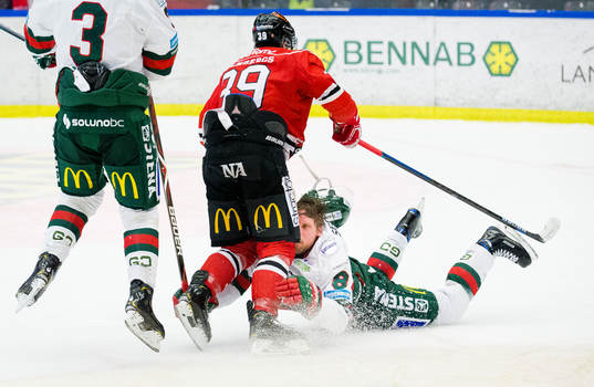 Örebros Jordan Boucher och Frölundas Viktor Ekbom