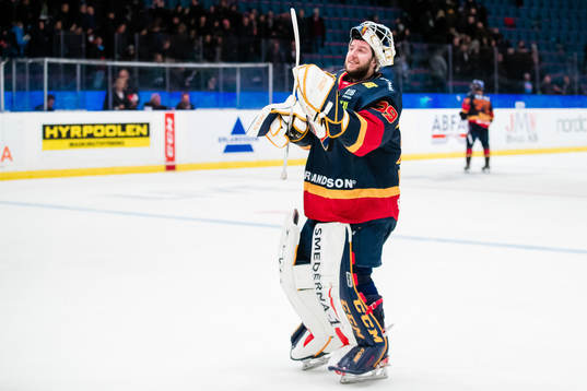 Djurgårdens målvakt Adam Reideborn jublar