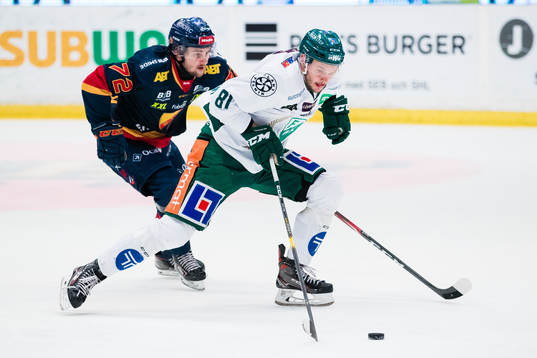 Färjestads Theodor Lennström i kamp om pucken