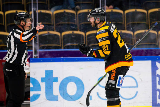 Skellefteås Jimmie Ericsson är missnöjd över domare