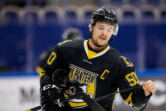 Panterns Nicklas Jadeland med specialtröja med numret 500