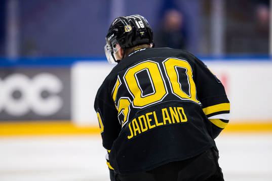 Panterns Nicklas Jadeland med specialtröja med numret 500