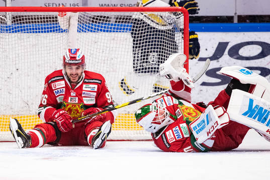 Moras Niki Petti och målvakt Janne Juvonen