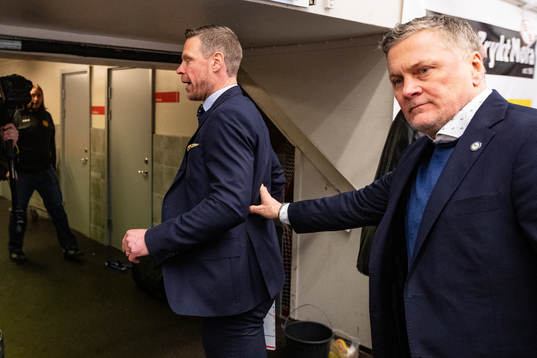 s assisterande tränare Nicklas Rahm och HV71:s  tränare