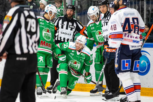 Rögles Matt Carey har ont