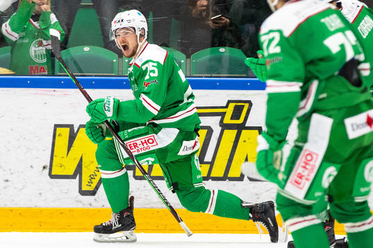 Rögles Lucas Elvenes jublar