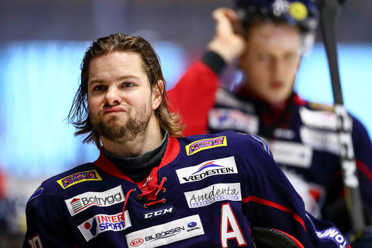 Linköpings Andrew Gordon före ishockeymatchen i SHL