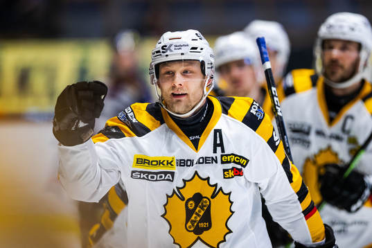 Skellefteås Oscar Möller jublar