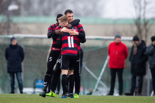 Frem Benjamin Warlo jublar efter 0-1 målet