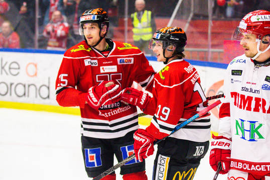 Örebros Patrik Virta jublar med Anton Hedman