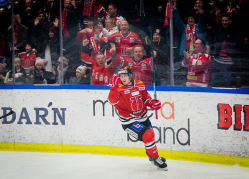 Örebros Patrik Virta gör 1-0 och jublar