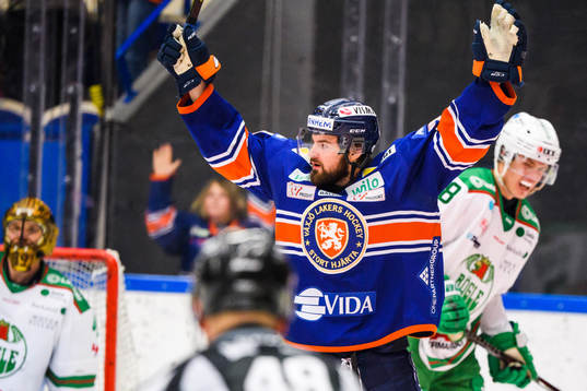 Växjös Roman Horak jublar