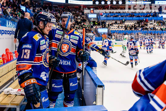 Växjös Julius Junttila och Janne Pesonen jublar