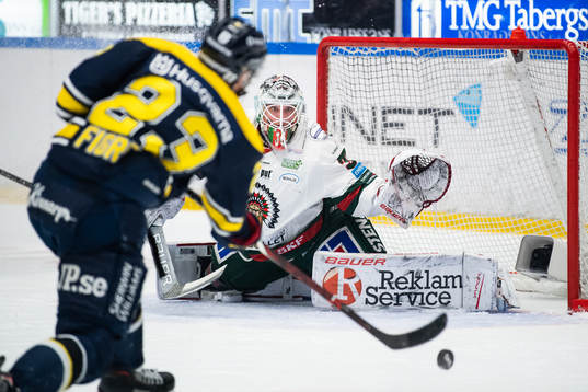 s Robin Figren gör 3-1 på Frölundas målvakt Johan