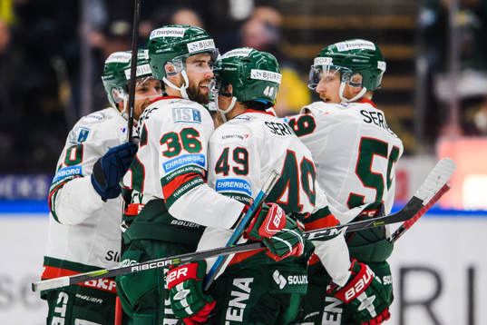 Frölundas Jonathan Sigalet jublar med lagkamrater