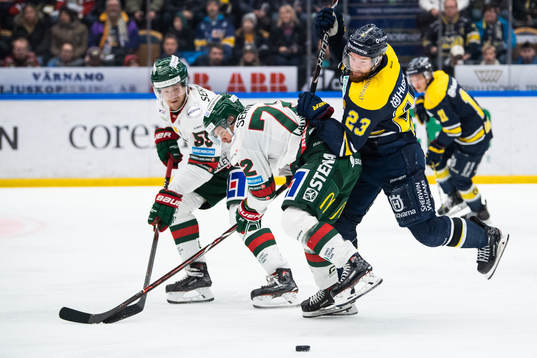 s Robin Figren i kamp om pucken