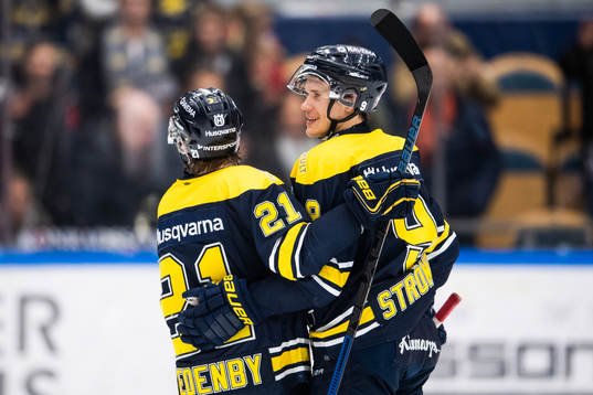 s Mattias Tedenby och Didrik Strömberg jublar