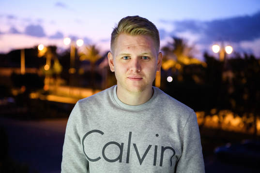 Linus Petersson reporter på Göteborgs Posten poserar för en bylinebild