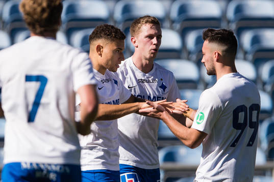 Norrköpings Jordan Larsson jublar tillsammans med Erik Lindell och Sead Haksabanovic efter att ha gjort 0-1 för Norrköping