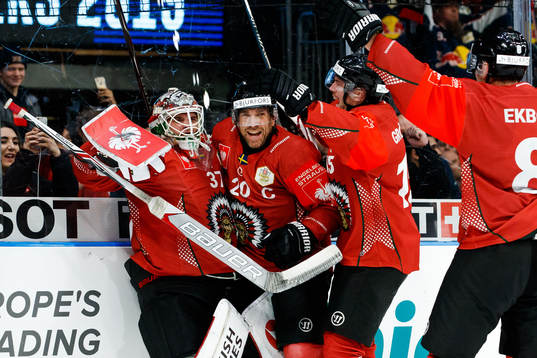 Goalkeeper Johan Gustafsson and Joel Lundqvist of Frölunda
