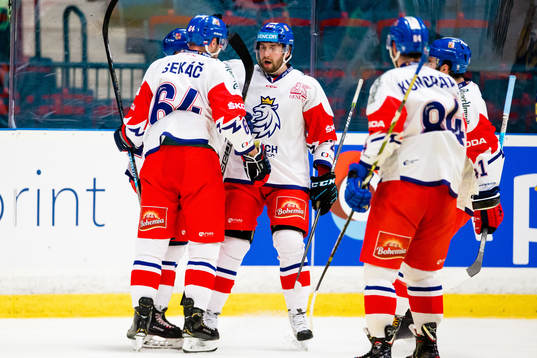 Jiri Sekac celebrates wit teammates