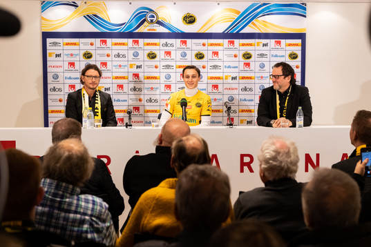 Nyförvärvet Jonathan Levi med klubbchef Stefan Andreasson och ordförande Sune Lundqvist