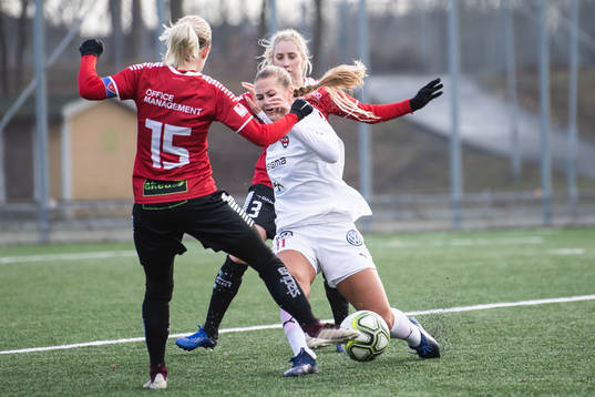 Rosengårds Lisa-Marie Utland mellan Limhamn Bunkeflos Mia