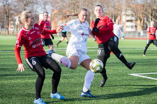 Rosengårds Lisa-Marie Utland mellan Limhamn Bunkeflos