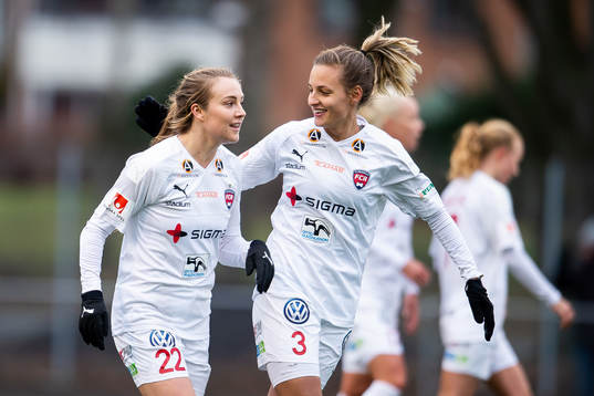 Rosengårds Fiona Brown och Nathalie Björn jublar