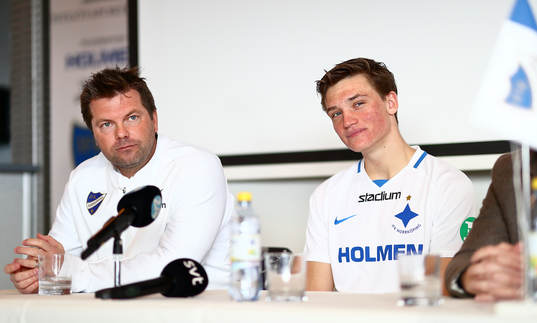 IFK Norrköpings nyförvärv Rasmus Lauritsen intill tränare Jens Gustafsson